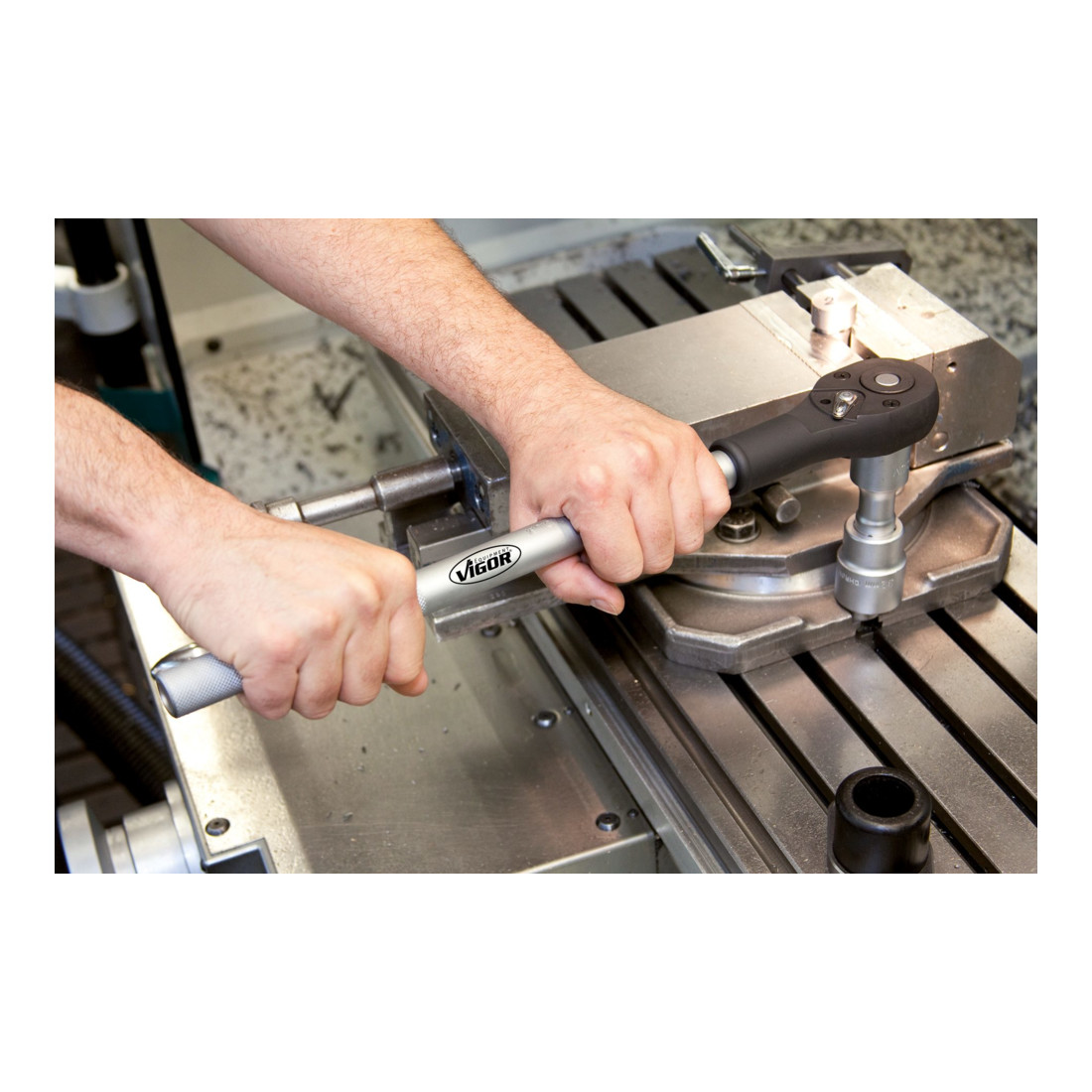 VIGOR Innenvierkant Antrieb 20 = 3/4 Zoll Steckschlüssel-Satz V2318 Vierkant hohl 20 mm (3/4 Zoll) Außen-Sechskant Profil - Anzahl Werkzeuge: 21