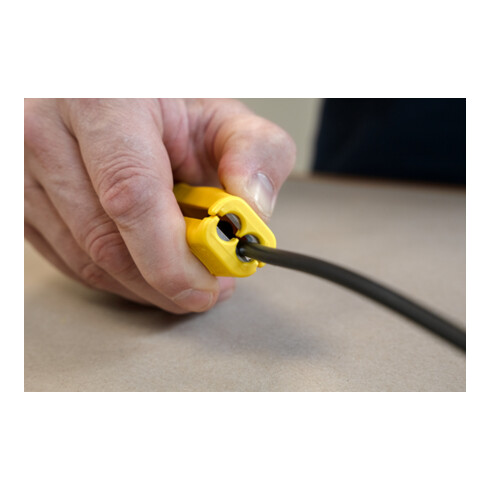 WEICON Mini-Solar 10/16 mm², zum Entmanteln und Abisolieren gängiger Photovoltaik-Kabel mit einem Querschnitt von 10& 16 mm²