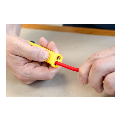 WEICON Mini-Solar 4/6 mm², zum Entmanteln und Abisolieren gängiger Photovoltaik-Kabel mit einem Querschnitt von 4& 6 mm²