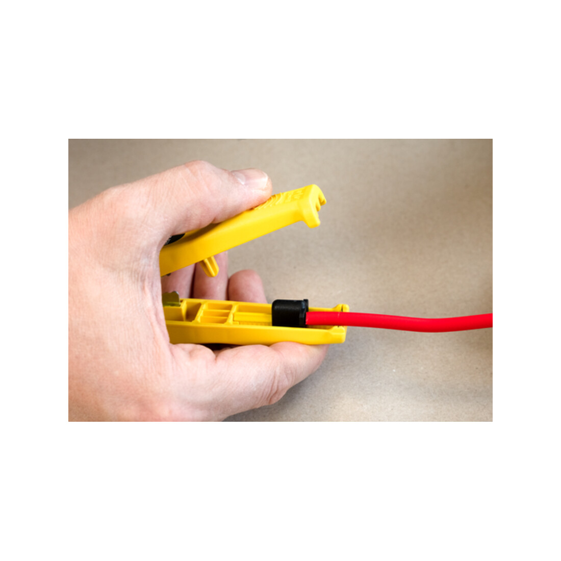 WEICON Mini-Solar 4/6 mm², zum Entmanteln und Abisolieren gängiger Photovoltaik-Kabel mit einem Querschnitt von 4& 6 mm²