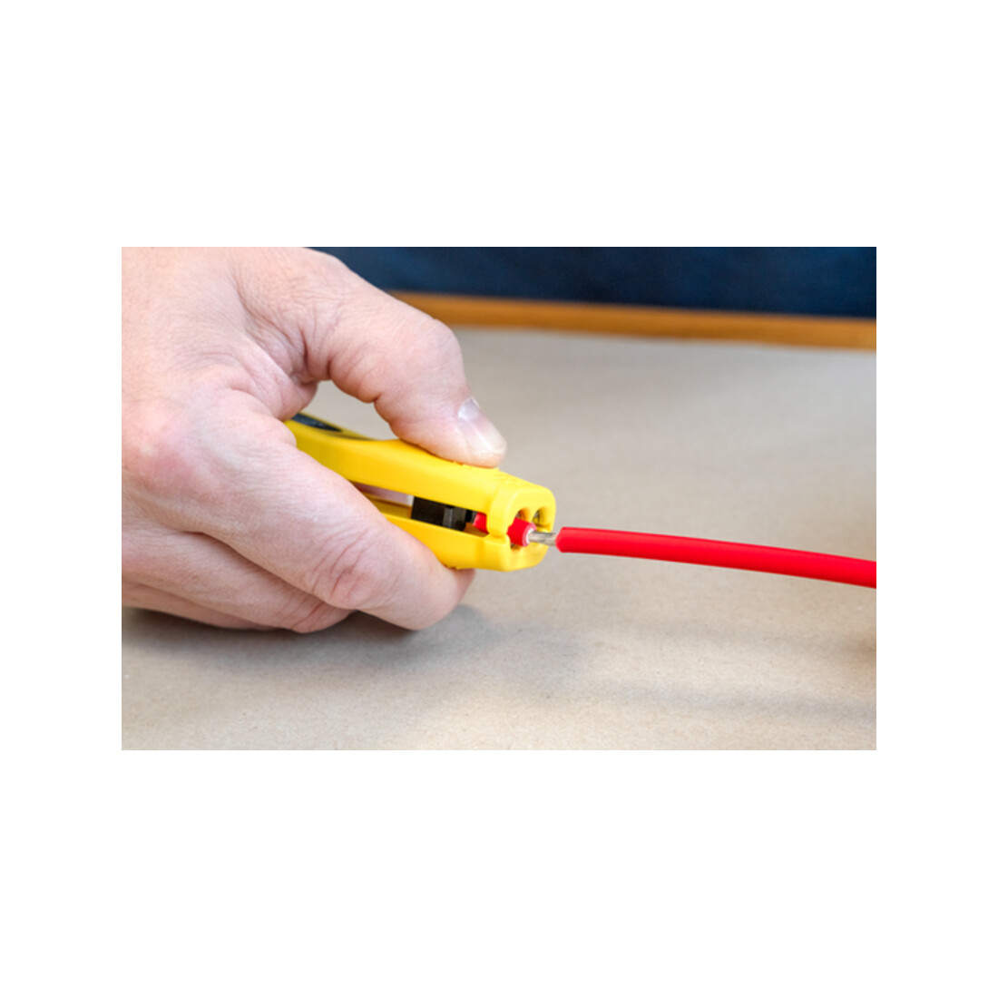 WEICON Mini-Solar 4/6 mm², zum Entmanteln und Abisolieren gängiger Photovoltaik-Kabel mit einem Querschnitt von 4& 6 mm²
