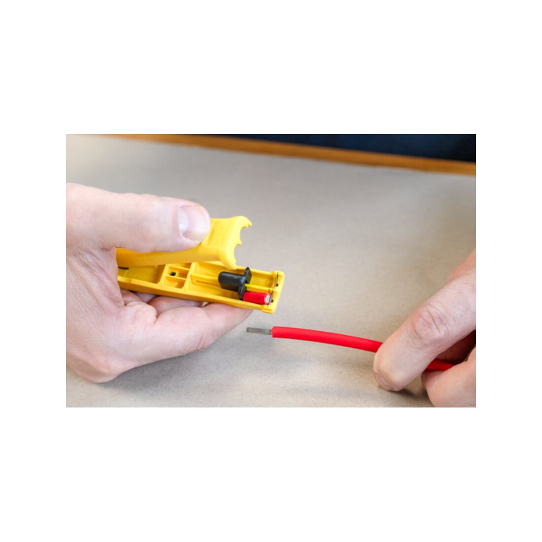 WEICON Mini-Solar 4/6 mm², zum Entmanteln und Abisolieren gängiger Photovoltaik-Kabel mit einem Querschnitt von 4& 6 mm²