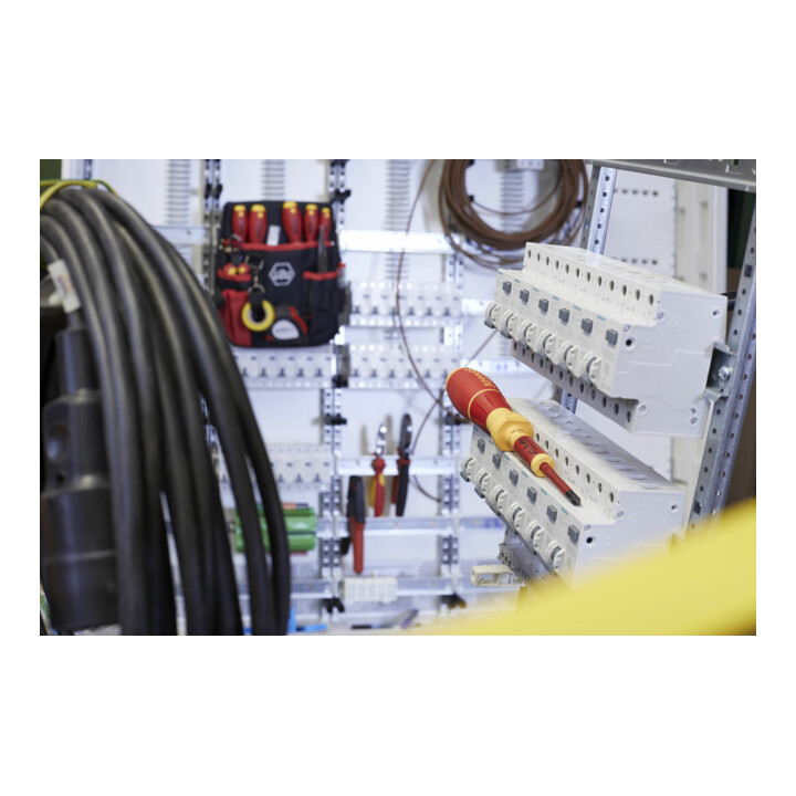 Wiha E-Schraubendreher Set 2 speedE gemischt 13-tlg in L-Boxx Mini mit slimBits, easyTorque Adapter, Batterien und Ladegerät UK (42267)