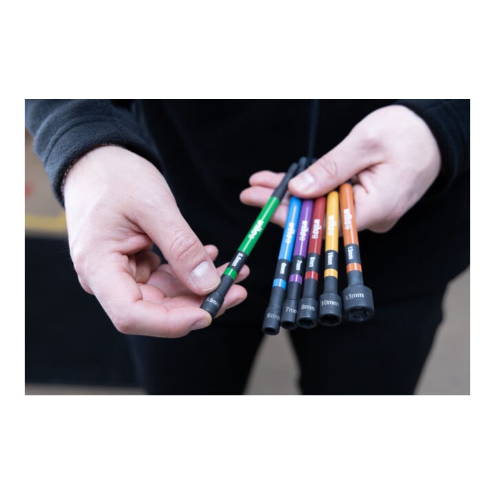 Wiha Jeu de clés à douille magnétique 6 pièces I Codé par couleur I 5,5 - 13 mm I 150 mm extra long I jusqu’à 79 Nm, 1/4 I Jeu de douilles pour visseuse I Douille hexagonale magnétique I Douilles pour visseuse à chocs (47035)