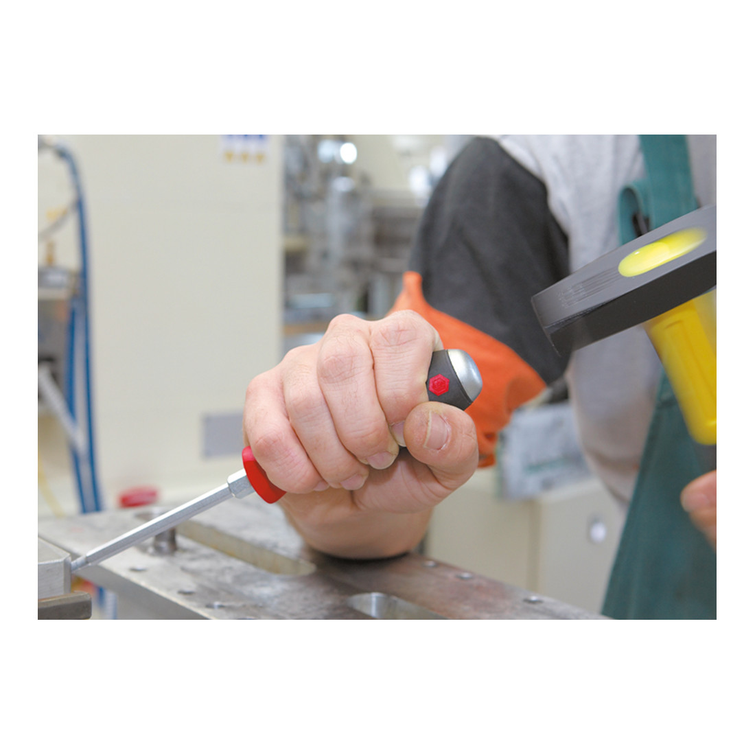 Wiha MicroFinish® kruiskopschroevendraaier met doorlopende zeskantige kling en massief stalen dop PH2 x 100 mm