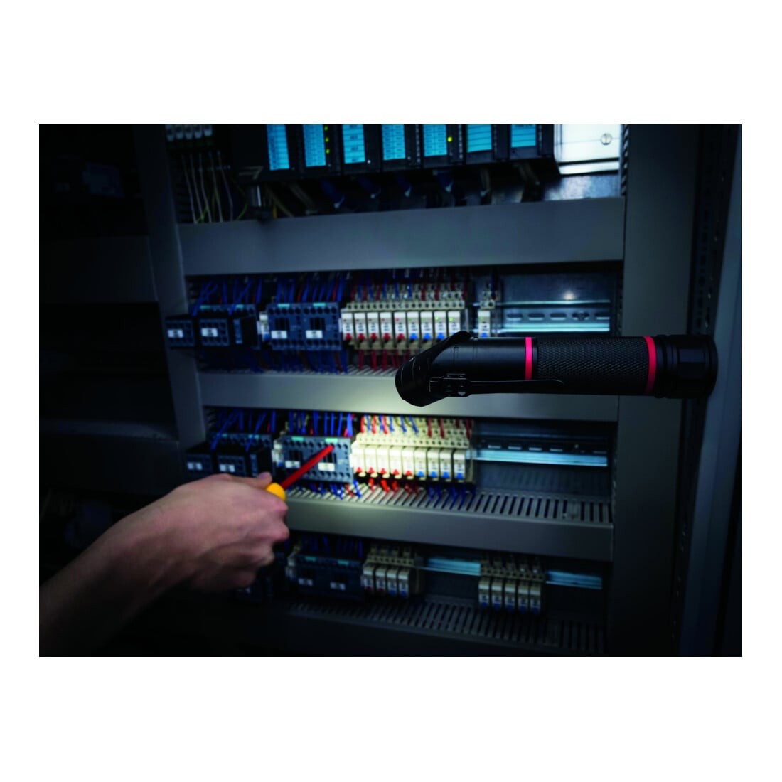 Wiha zaklamp met LED, laser en UV licht in blister incl. 3x AAA batterijen