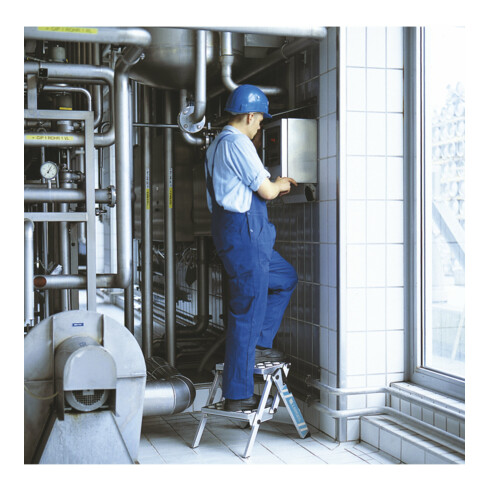 ZARGES Sicherheitstreppe, klappbar, mit Riffelblechbelag, ohne Bügel